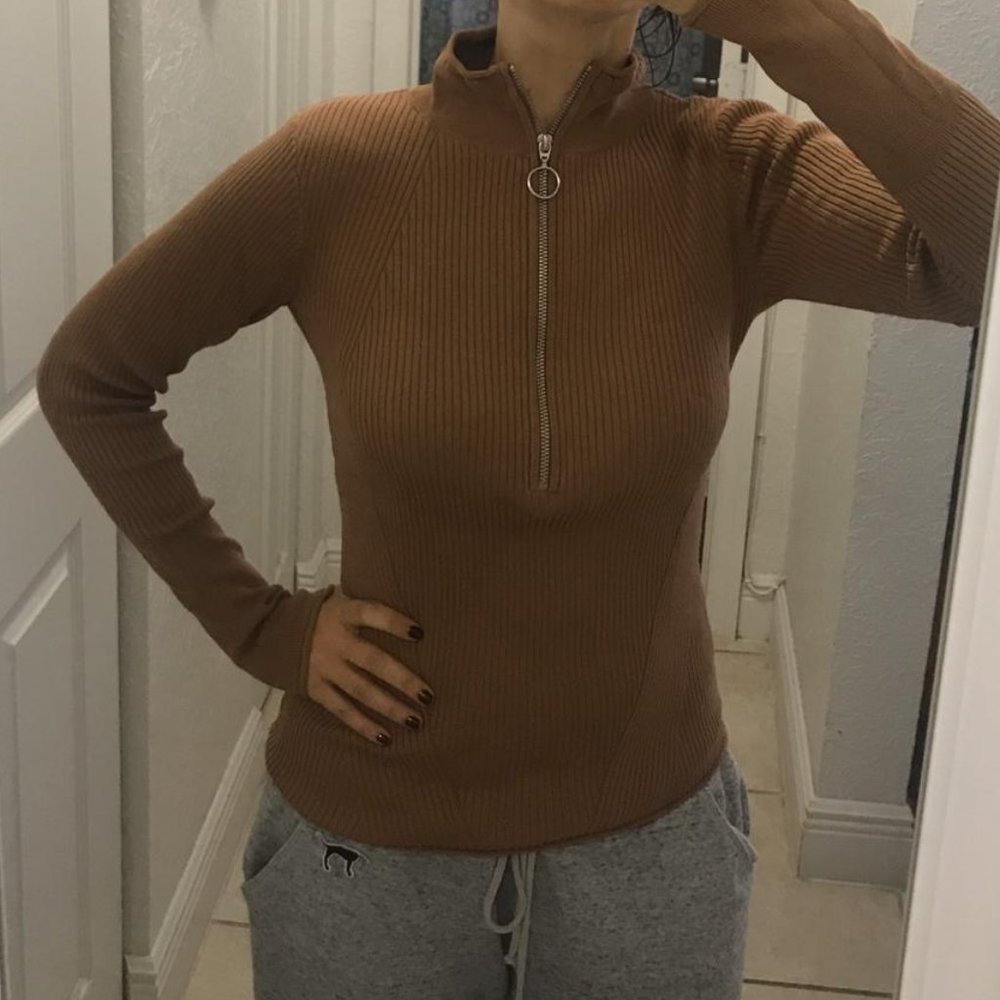 Camel Ribbed Zip top H&M size Small - Picture 4 of 6